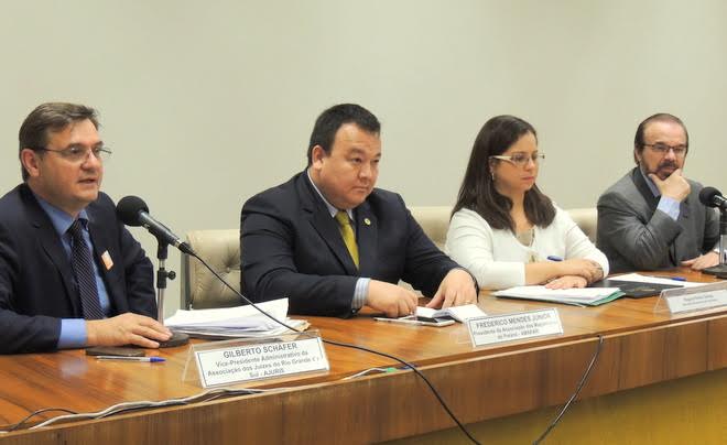 Presidente da AMAPAR participa de audiência na Câmara dos Deputados sobre a democratização das eleições nos tribunais